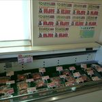 深澤精肉店 - 店内冷蔵庫です