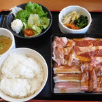 Kokusangyuu Yakiniku Tabehoudai Nikushou Sakai - 4種盛り焼肉ランチ