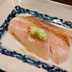 鮨 おおが - 昆布締めノドグロの焙り　山葵と一緒に