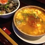 風味鳥 - 炭丼と辛旨麺ハーフのセットです。