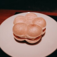 大どころ - 最中の中にはクリームチーズと黒豆 金柑。こうゆうのがセンスありますね～