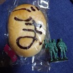 パン屋たま - 黒ゴマあんぱん180円