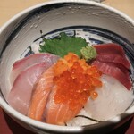 なるみ乃 - 海鮮丼 （９８０円）のメイン