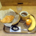 FORESTY cafe - クロワッサン＆バナナのセット380円