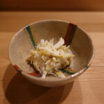 すし処 睦月 - 三河の渡り蟹、下にご飯