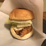 酒肴 新屋敷 - アジフライのハンバーガー