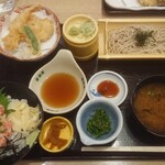 Tsukiji Shokudou Genchan - まぐろタタキ丼と天ぷらそば (1078円)