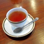 きまぐれカフェ クローバー - セットの紅茶　デカンタでくるよ