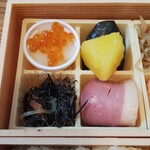 サンピリョウロン ザ デリ - 鯛ごはん彩り懐石御膳の一部
