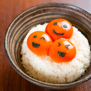 見た目から味や香りにも趣向を凝らした、豊富な一品料理の数々。