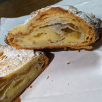 ブーランジェリー パティスリー トレトゥール アダチ - 『クロワッサン　オ　ザマンド』　３５０円+税