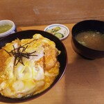 とんかつ こがね - ランチ かつ丼定食 (税込み 850円  味噌汁＋お新香付き)