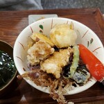 米と天ぷら 悠々 - 鶏と半熟玉子の天ぷらどんぶり