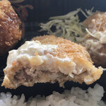 肉のうちだ - よくばり幕の内弁当B 740円、白身魚フライ