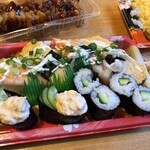 マックスバリュ エクスプレス - 料理写真:焼き鳥やサラダ寿司詰合わせ