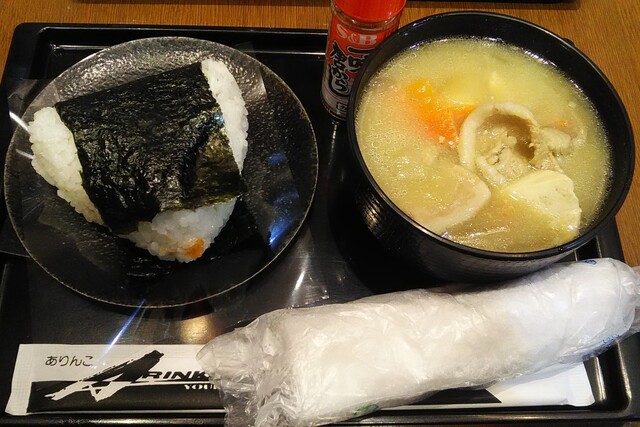 今日はサーモンチーズ チーズは絶対外せない のかもしれない 笑 By Sukiis0720 おにぎりのありんこ マルヤマクラス店 円山公園 おにぎり 食べログ