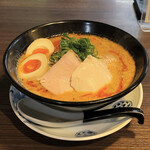 らぁ麺 紫陽花 - ・麻辣担々麺 900円
      ・特製トッピング 250円