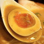 らぁ麺 紫陽花 - ・麻辣担々麺 900円
      ・特製トッピング 250円