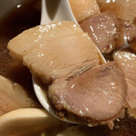 麺創 なな家 - ・参州マタギそば(猪ジビエ醤油ラーメン) 950円
      ・肉マシ 450円