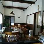 遠州屋 - 落ち着いた素敵な店内。偉そうに、床の間を背に座らせて頂きました