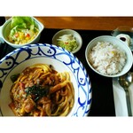 Enshuuya - うどんカレー(サラダ付＋ランチタイムはドリンク＆デザート)＋ご飯(漬物付)