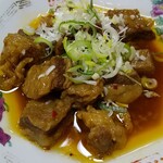 中国家庭料理 上海や - 牛すじ肉のピリ辛煮込み650円