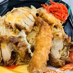 ヤマザキYショップ - 「花まる弁当」さんの特製唐揚げと海老フライがたっぷり乗っています！！