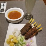 Madam Kwan's - ミックスサテとライムソーダ