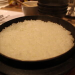 本気焼肉 肉とめし 肉寿司 - ◉おにく米　羽釜ご飯
      お肉にはここのお肉専用ご飯がオススメ！
      釜炊きなので先に注文しておけば程よいタイミングでお肉と一緒に食べれます