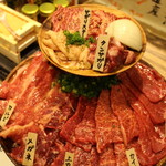 本気焼肉 肉とめし 肉寿司 - 本気の肉盛り
      カイノミ、上カルビ、メガネ、カルビ、タンサガリ、ホルモン、サガリステーキ