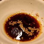 本気焼肉 肉とめし 肉寿司 - お肉にとても合う特製ダレ　
      様々なスパイスで奥深い甘さのある味　
      
      お肉は塩やレモンで食べるのも好きだけれども、
      このお店に来て、この特製ダレとお肉はご飯がとまらなくなりクセになります　笑