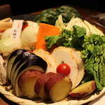 北海道産ひつじ肉炭火兜ひつじ×烤羊肉 - 道産野菜盛合せ
      →札幌黄を中心に旬の野菜がいろいろ楽しめます
      