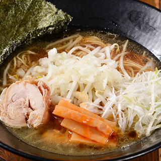 鶏の旨みたっぷりの“麺”で〆る！中華そばや油そばもご用意◎