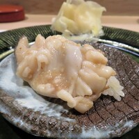 うを徳 - 長万部の北寄貝　炙っていますので甘みが格段に素晴らしくとてもいい味わい