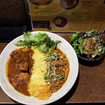 SPICY CURRY 魯珈 - パキスタン風骨付きビーフと鯖キーマ～takumi～の２種カレーとぷちサラダ