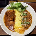 SPICY CURRY 魯珈 - パキスタン風骨付きビーフと鯖キーマ～takumi～の２種カレー