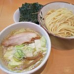 常勝軒 - 背脂とキャベツの甘味が良い仕事