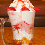 びっくりドンキー - 前よりあきらかに上方向に生クリームの山が大きい。