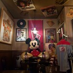 ペーパームーン - 4℃とコラボしたミッキーの特大ぬいぐるみ