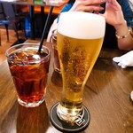 シェイクツリー バーガー＆バー - セットのドリンク(ウーロン茶)と生ビール(800円)