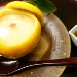 赤坂 菊乃井 - 三峰柑（和歌山）雲子（鱈の子）蒸し