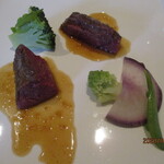 レストラン プランデルブ北鎌倉 - 繊細な風味を引き出した独特なキュイソンによるアンガス牛ハラミの低温調理