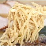 手打中華 すずき - 弾力のある不揃いな手打ち麺の食感が何より魅力的！