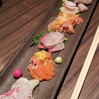 和 is 魯菴 - お刺身盛り合わせ