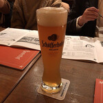 Klosterhof - まずはヘフェ・ヴァイツェンで始まる。小麦由来の香りと自然な甘味。クラフトビア？　知っちゃいないね！