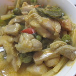 タイ料理居酒屋　剛 - 鶏肉のレッドカレーのアップ