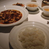 黄鶴 - [2012年04月訪問] 麻婆かけご飯セット～全体図（別盛りにしていただきました）