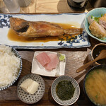 炭火焼料理屋 倉乃介 東新宿 - カサゴの煮付けとヒレカツ　刺身定食　1,000円