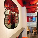 HENRY'S BURGER Akihabara - 内観