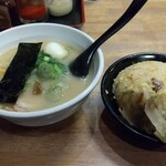 Ganso Sapporo Ya - 半炒飯と半味噌ラーメンの半々セット 1,100円 ♪